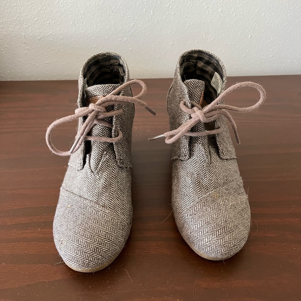 Tom’s Wedge Sneakers